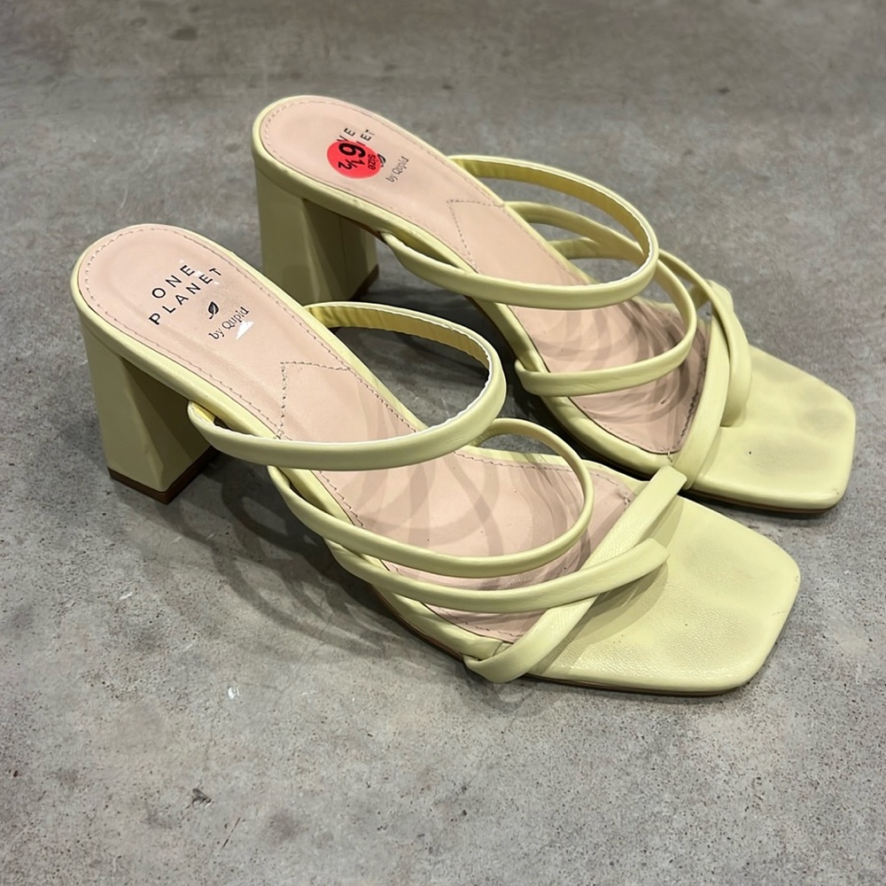 Qupid Kerstin Strappy Block Heeled Sandal Size 6.5 Lime Green